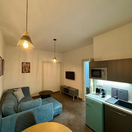 Pearl Bee Deluxe Apartment
