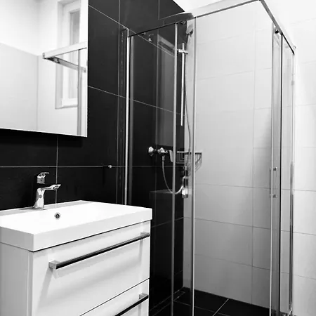 Pearl Bee Deluxe Apartament *