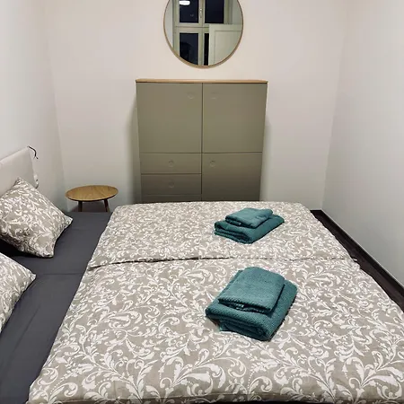 Pearl Bee Deluxe Apartament Pilzno